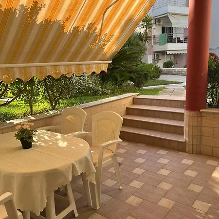 Niki 100 Meters From Beautiful - *