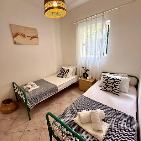 Niki 100 Meters From Beautiful - *