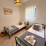 Niki 100 Meters From Beautiful - *