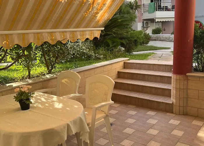 Niki 100 Meters From Beautiful - *